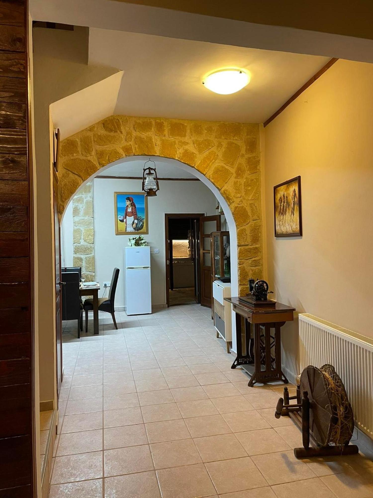 Mariarodes House Villa Pano Arodes Esterno foto